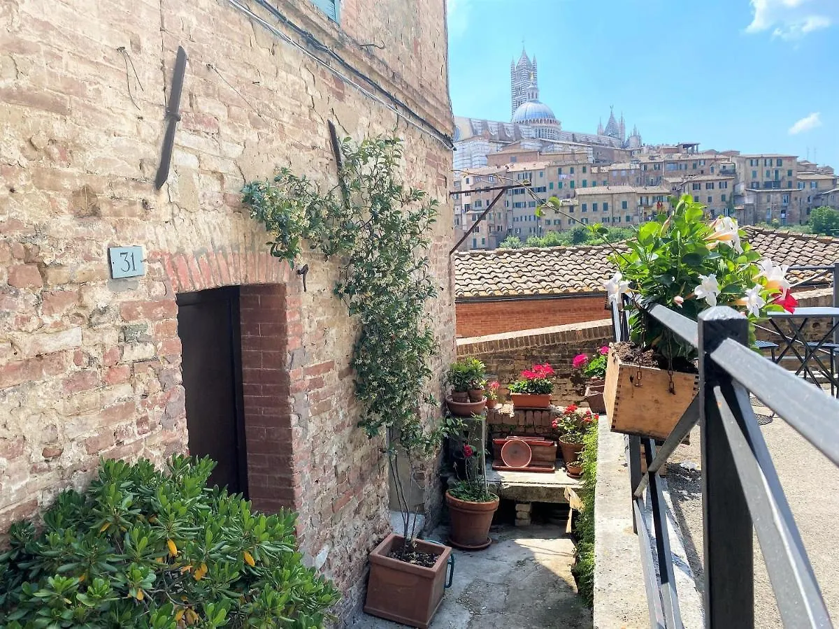 CAMPOREGIO 31- in centro con vista sul Duomo Siena 0*,
